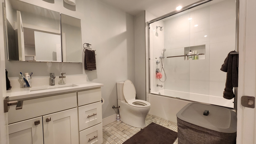 32 Cummins Highway, Roslindale