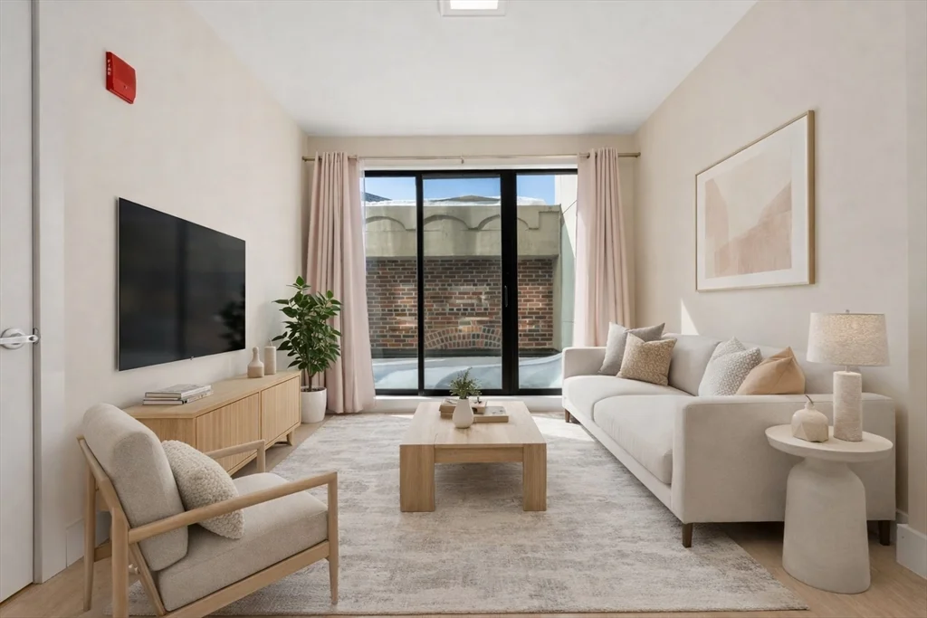 121 Portland St, West End