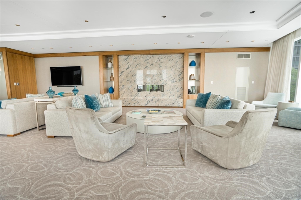 50 Liberty Dr, Seaport District