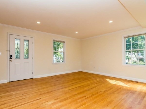 37 Hiawatha Ave, Waltham