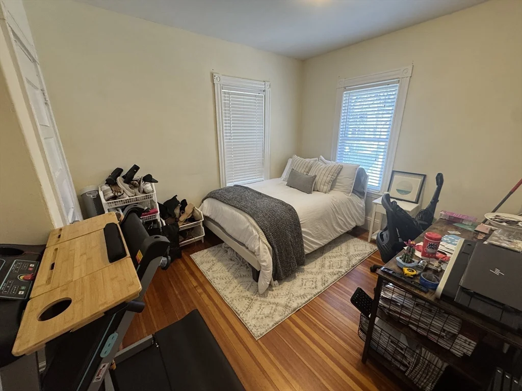 5 Oak Square Ave, Brighton