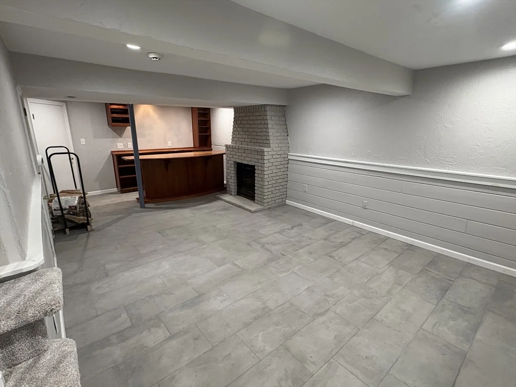 453 Turnpike St, Easton