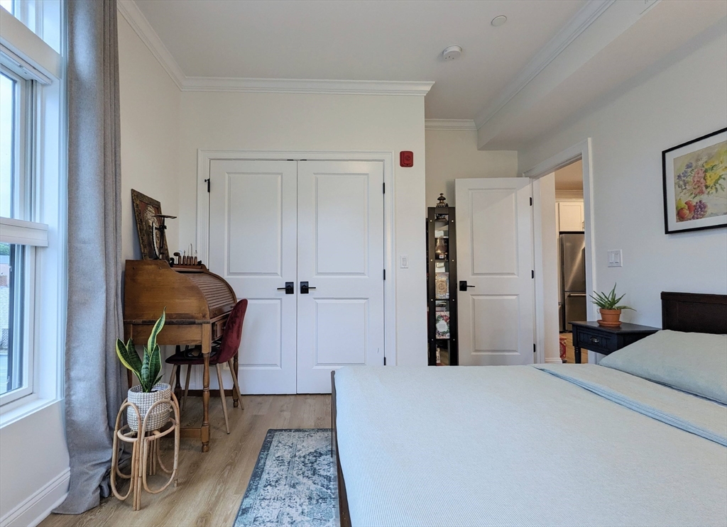 4281 Washington, Roslindale