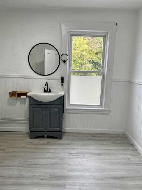 462 Main St, Gardner