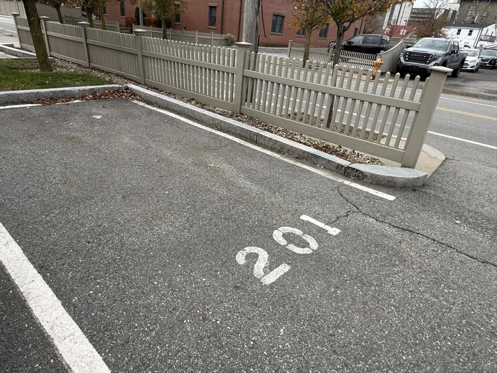 20 Locust St, Medford