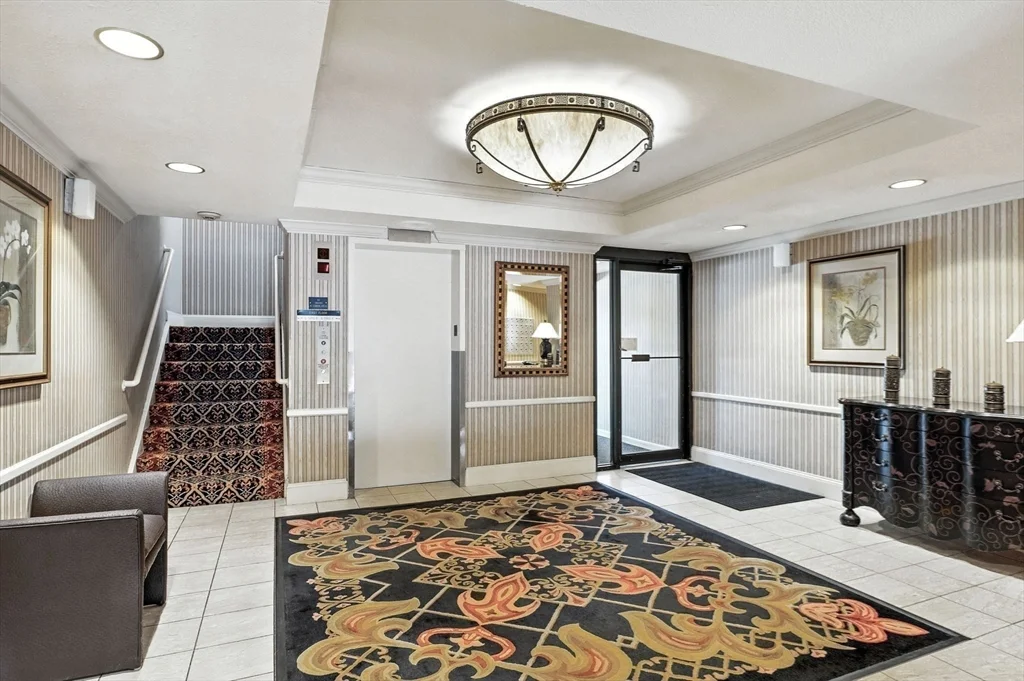 1006 Paradise Rd, Swampscott