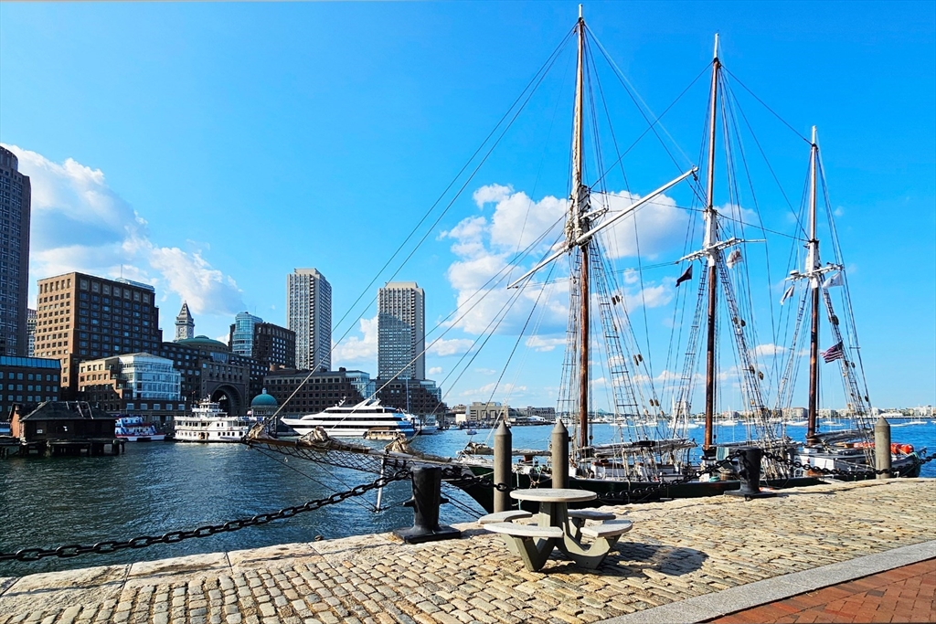 65 E India Row, Waterfront