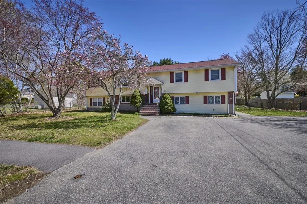 37 Locust St, Burlington