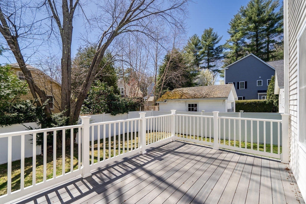 19 Bryn Mawr Rd, Wellesley