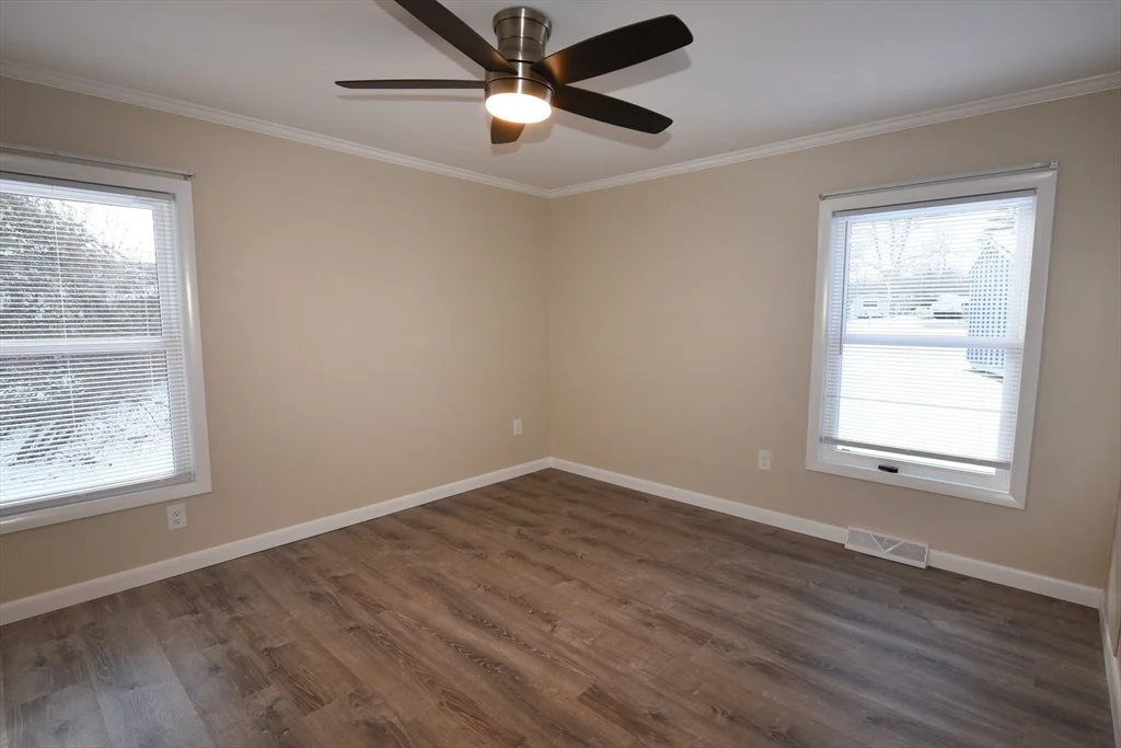 6 Canterbury Ln, Rockland