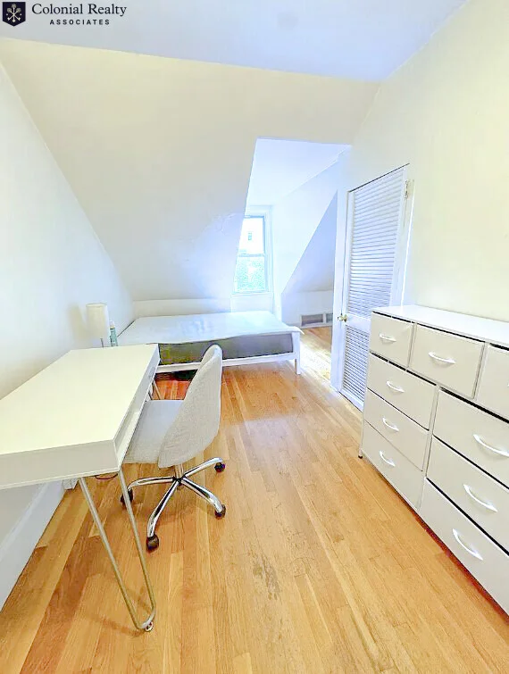 218 Freeman St, North Brookline