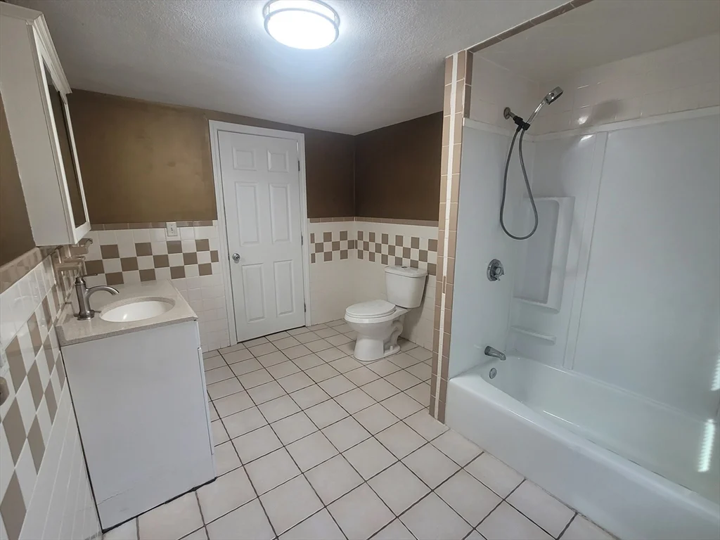 237 Colburn St, Dedham