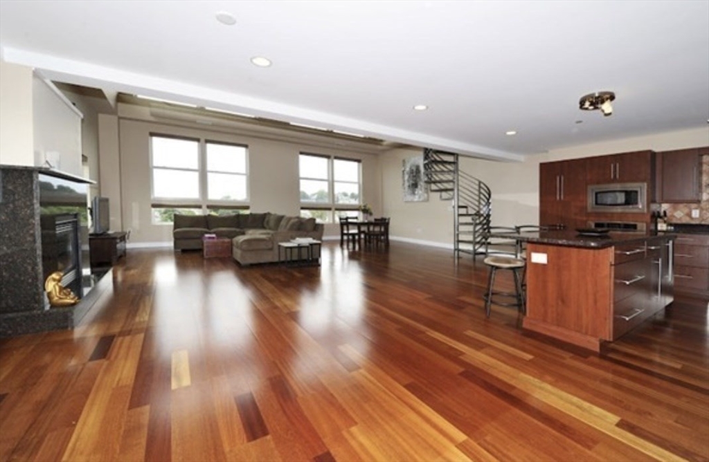 10 Ocean Ave, Revere Beach