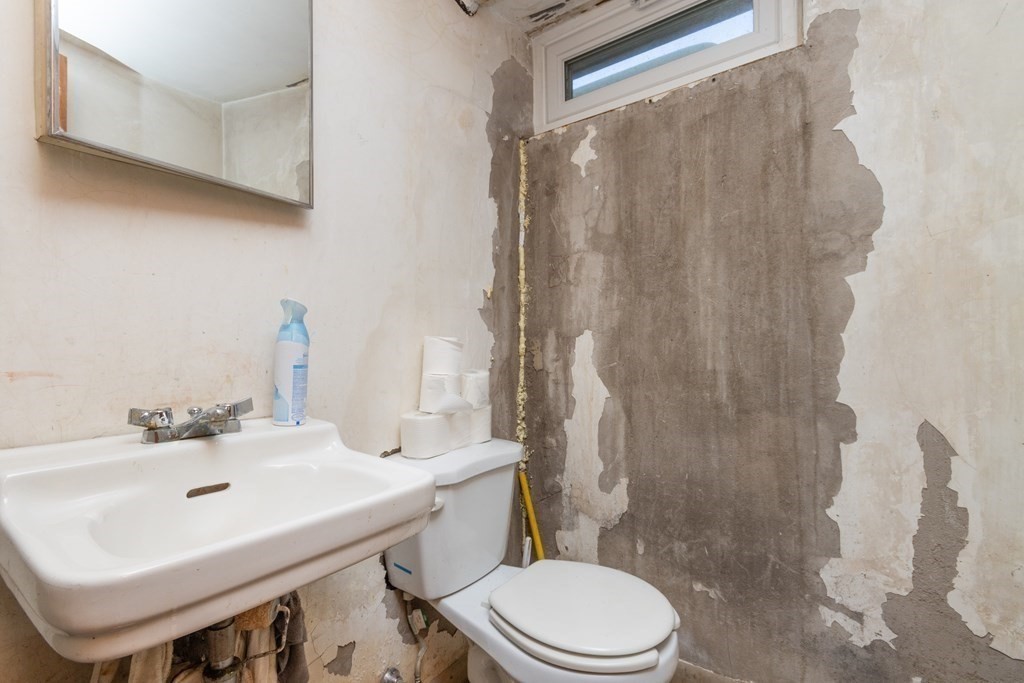 548 Poplar St, Roslindale