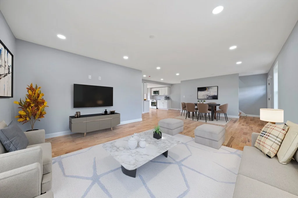 13 Broadway, Raynham Center