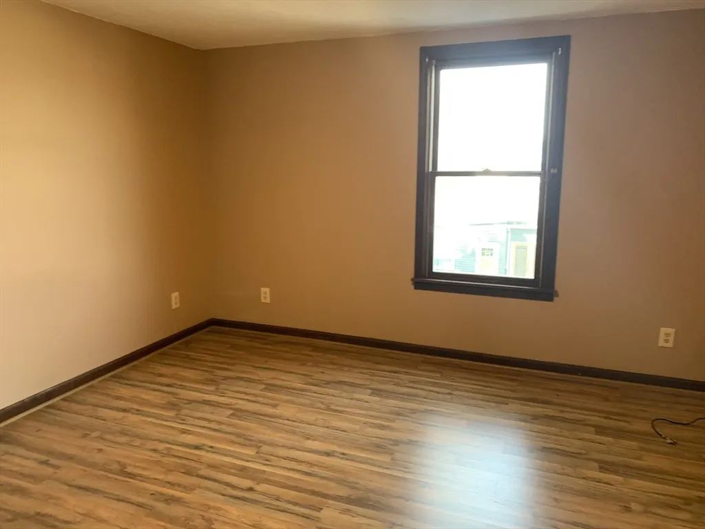 355 Field St, Fall River