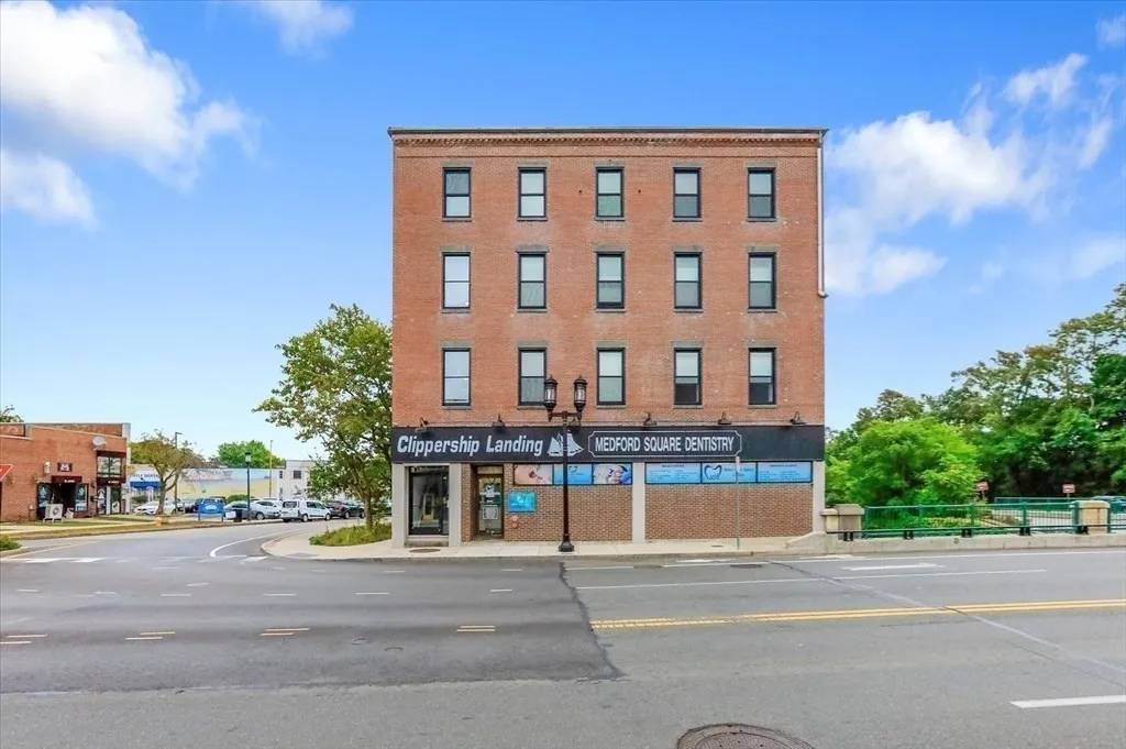 30 Main St, Tufts University