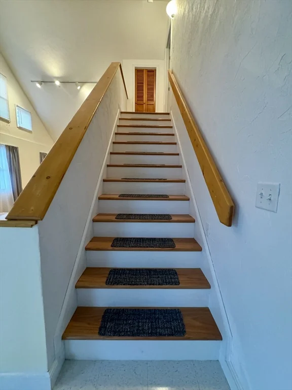 38 North Main St, Carver