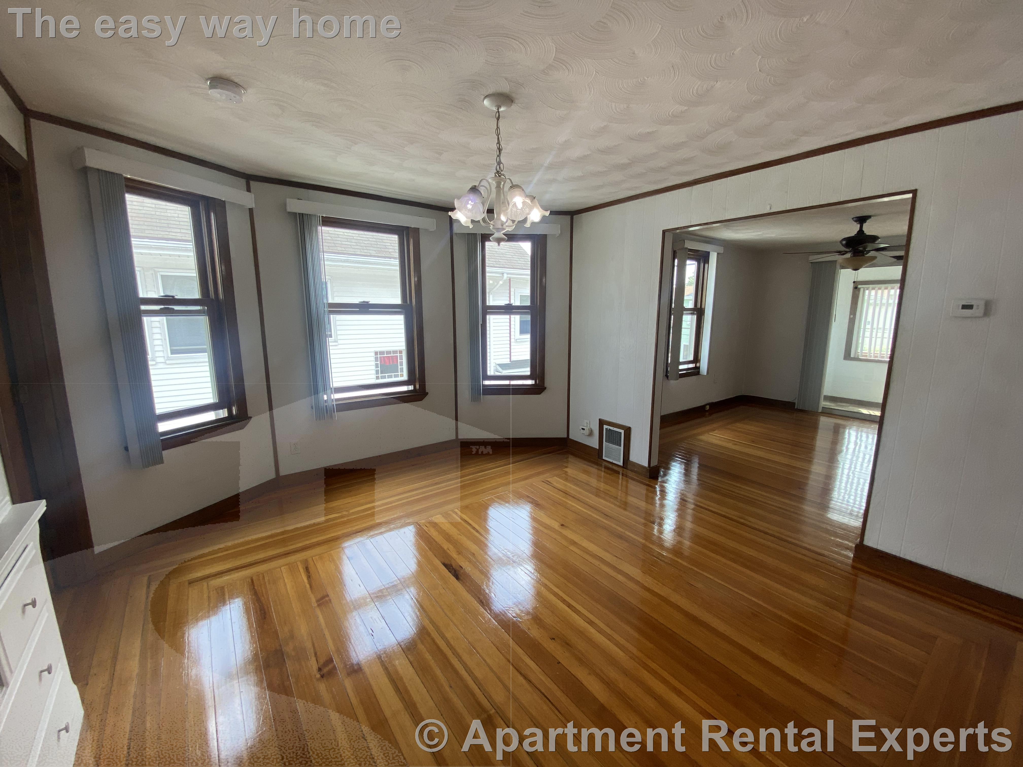 124 Willis Ave, Tufts