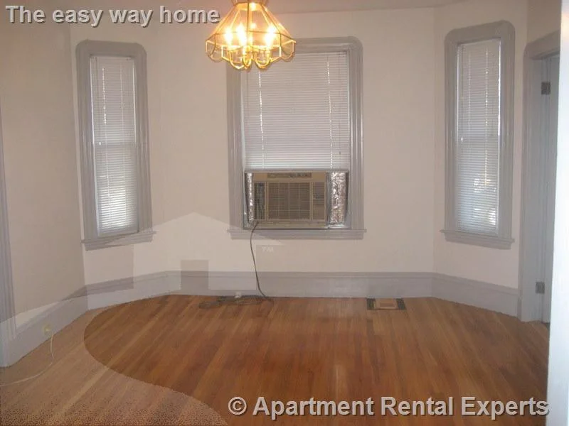 21 Windom St, Davis Square