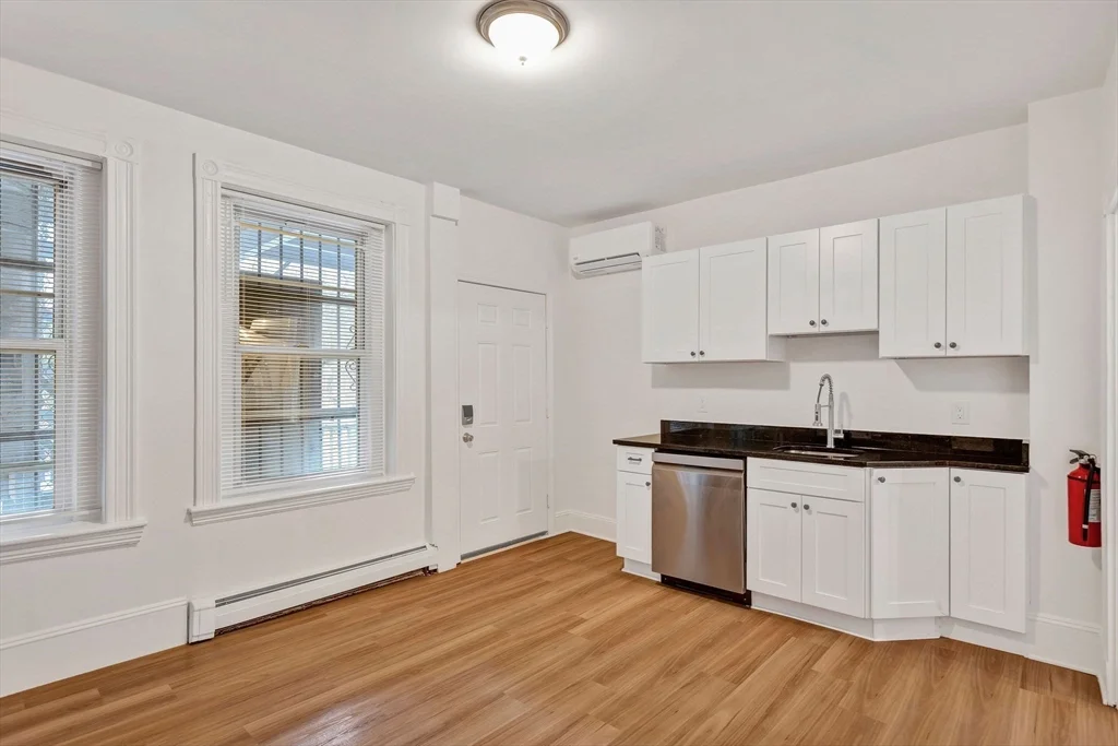 864 Huntington, Mission Hill