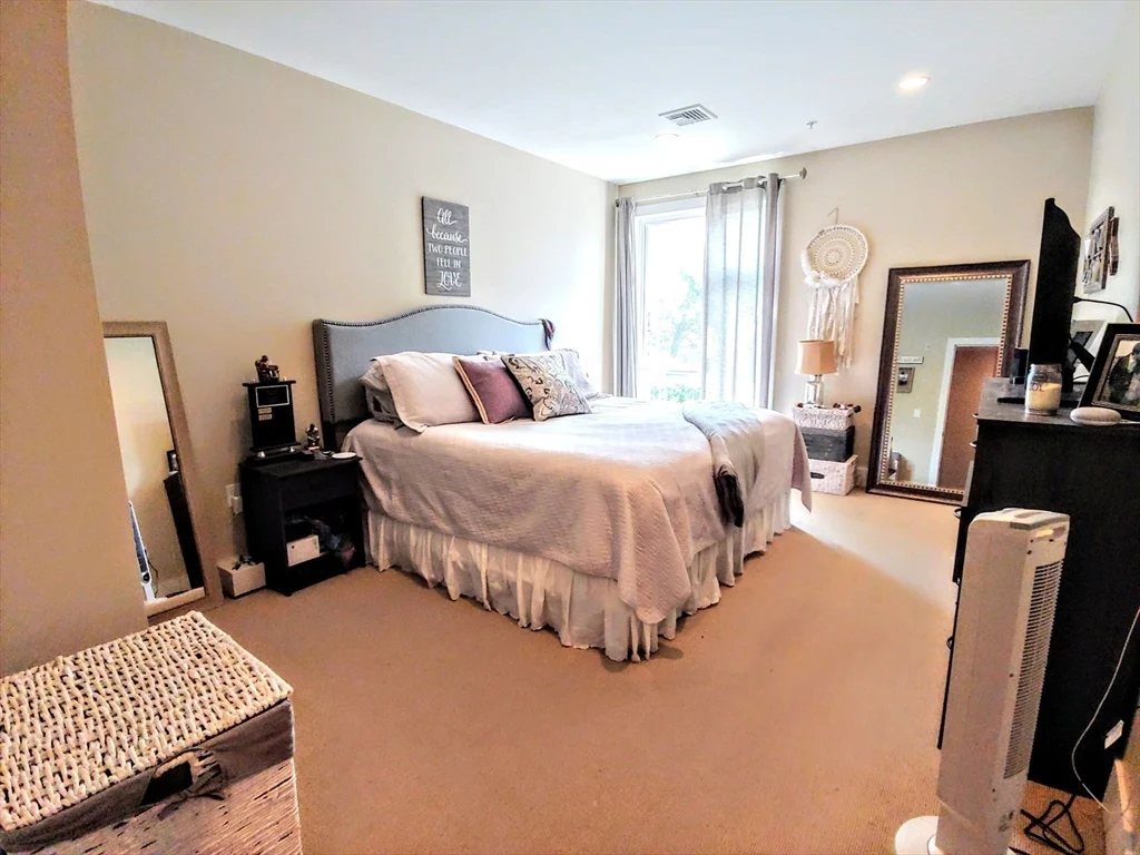 533 Cambridge St, Oak Square