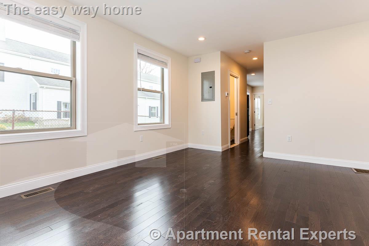 476 Fulton St, Medford Square