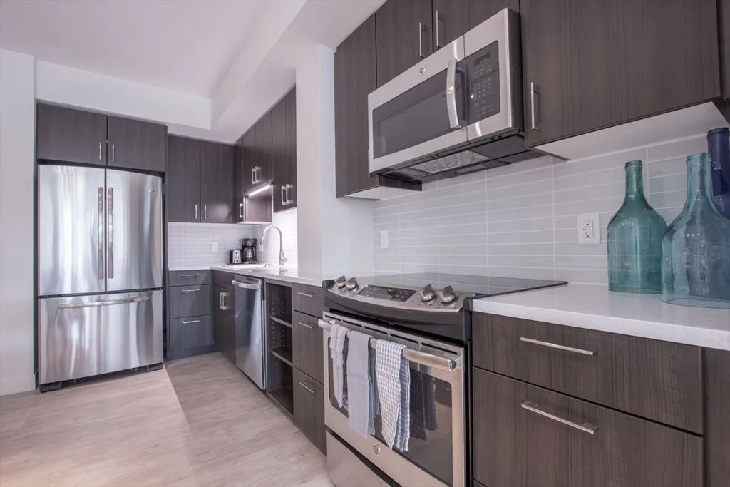 900 Beacon St, Fenway