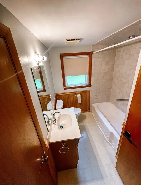 2 Bow St, Plainville