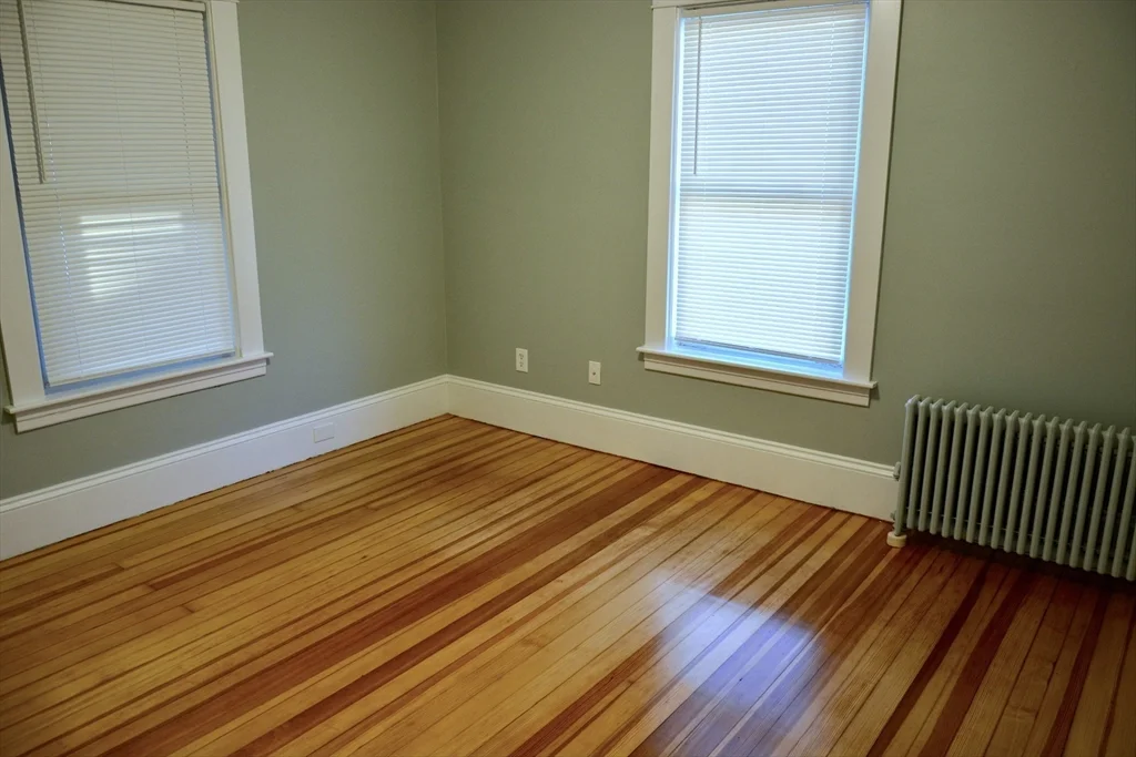 27 Emmons St, Milford