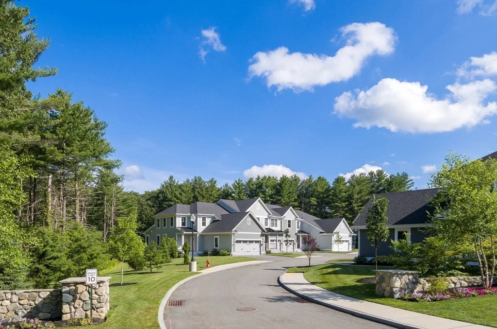 19 Lily Pond Ln, Lexington