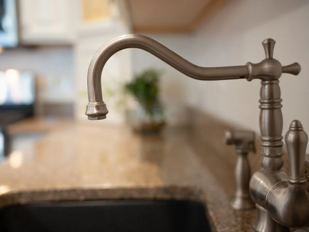 82 Camelot Dr, Worcester