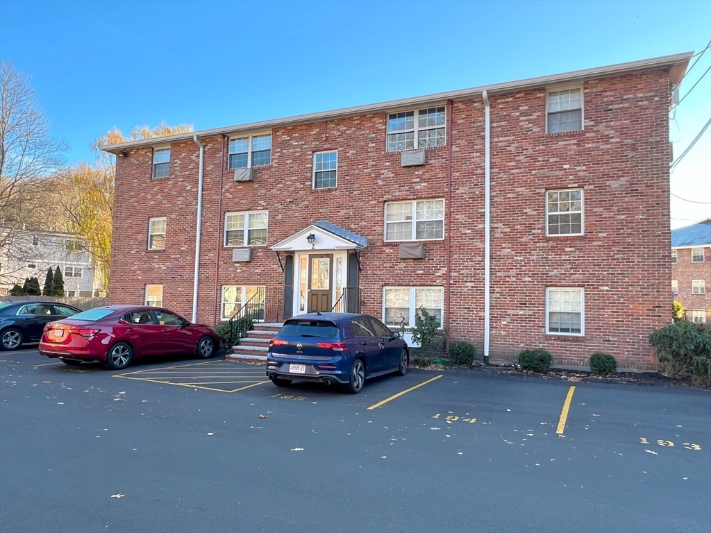 2 Colonial Village Dr, Arlington Heights