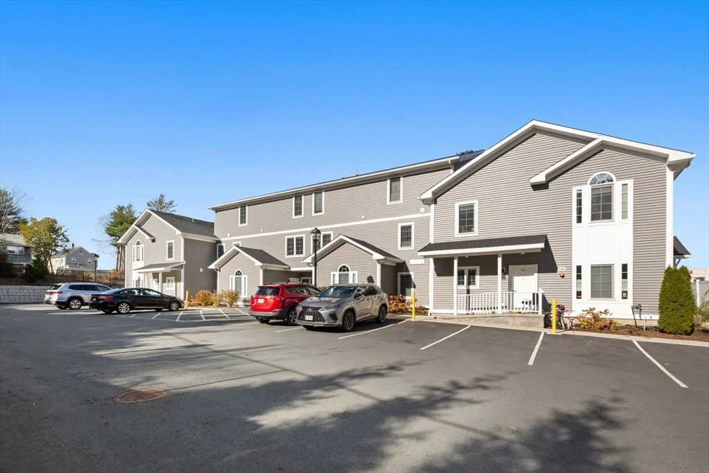 3 Burke Ln, Wellesley