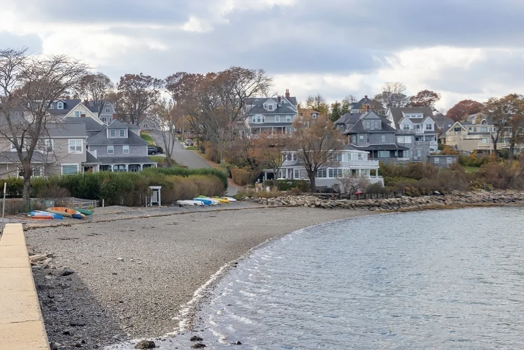 25 Cushing Ave, Crow Point