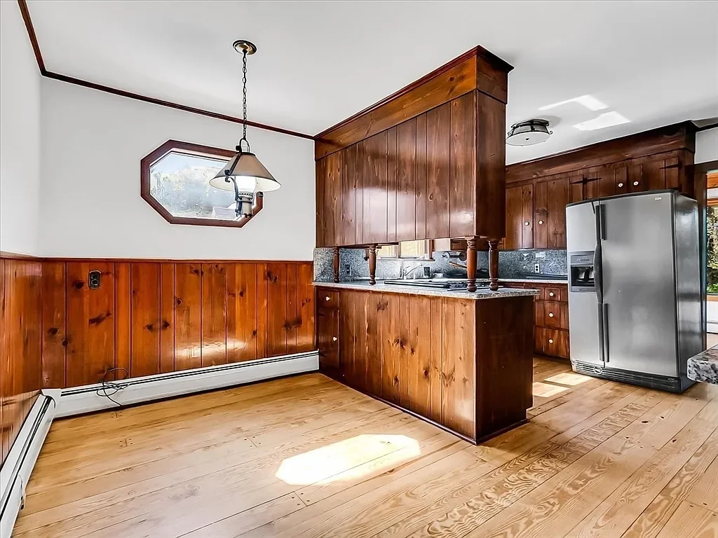 63 Johnson St, West Roxbury