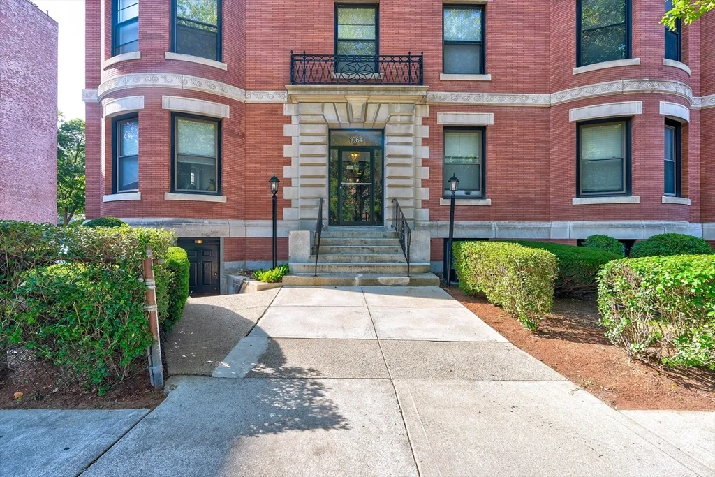 1064 Beacon St, Longwood