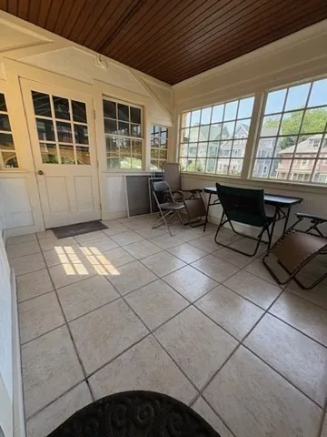 664 Washington St, Oak Square