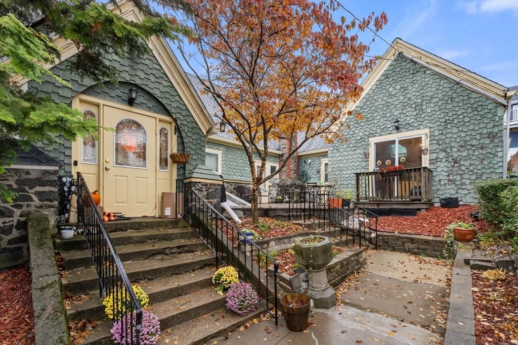 890 Winthrop Ave, Beachmont