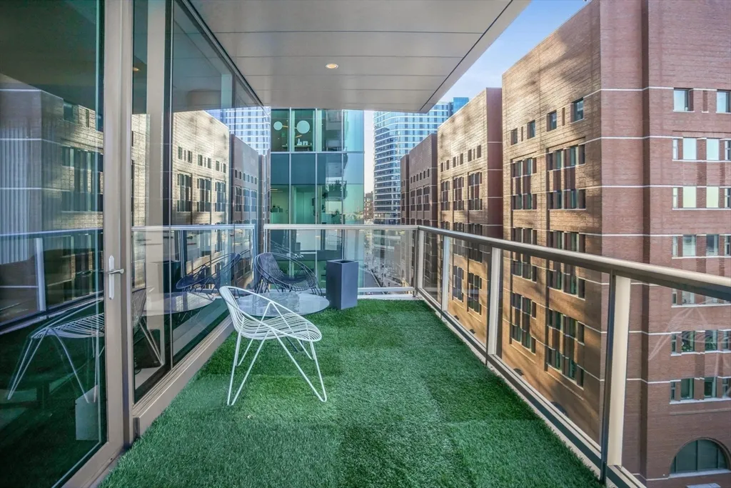 22 Liberty Dr, Seaport District