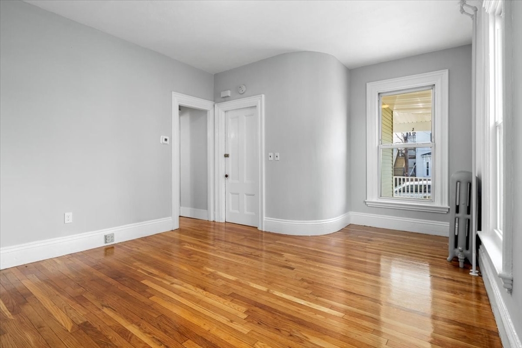 34 Neponset Ave, Hyde Park