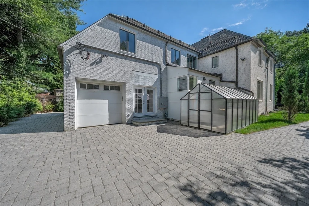 59 Fresh Pond Ln, West Cambridge
