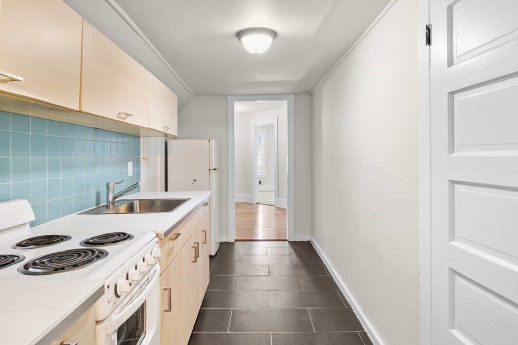 85 Linden Ave, West End