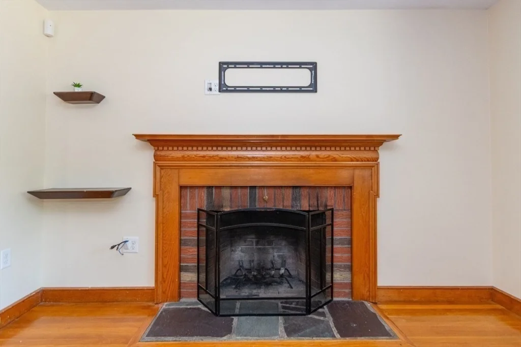 15 Lexington St, Burlington