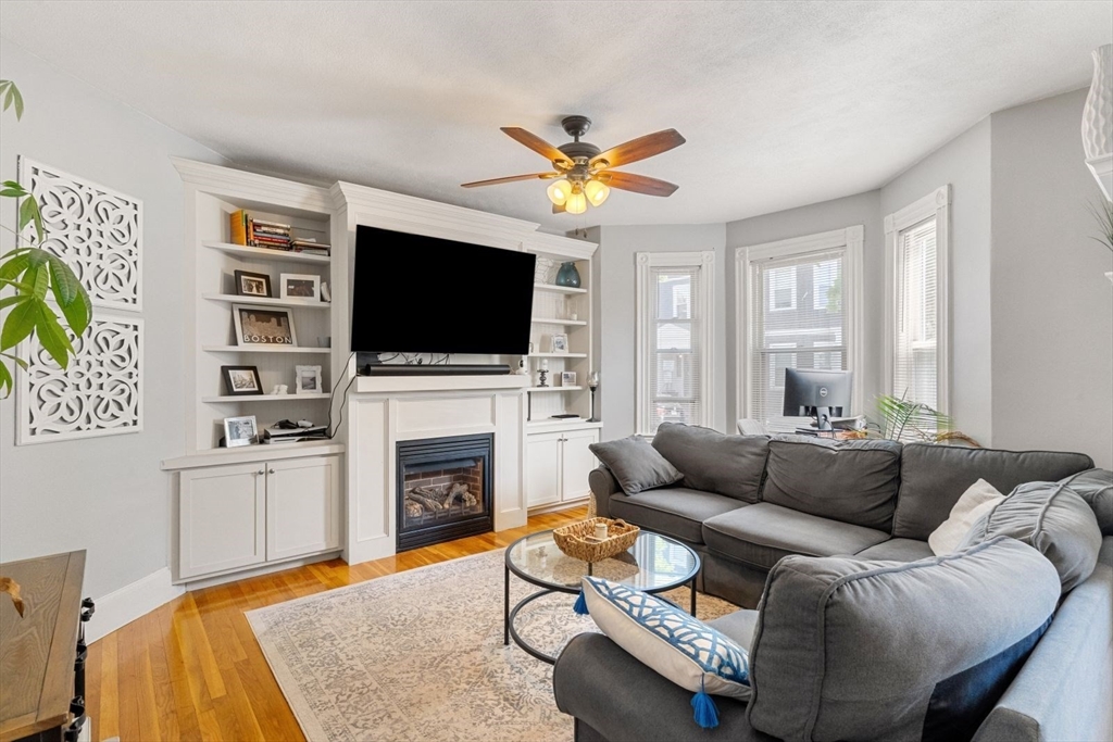 642 E 8th St, South Boston