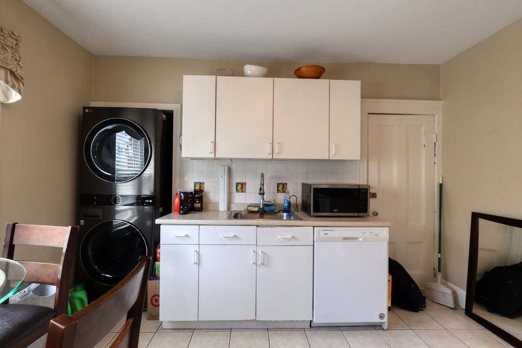 637 Broadway, Everett