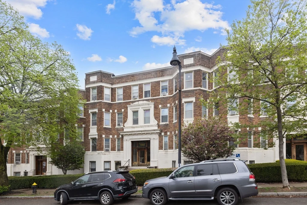 1669 Commonwealth Ave, Brighton