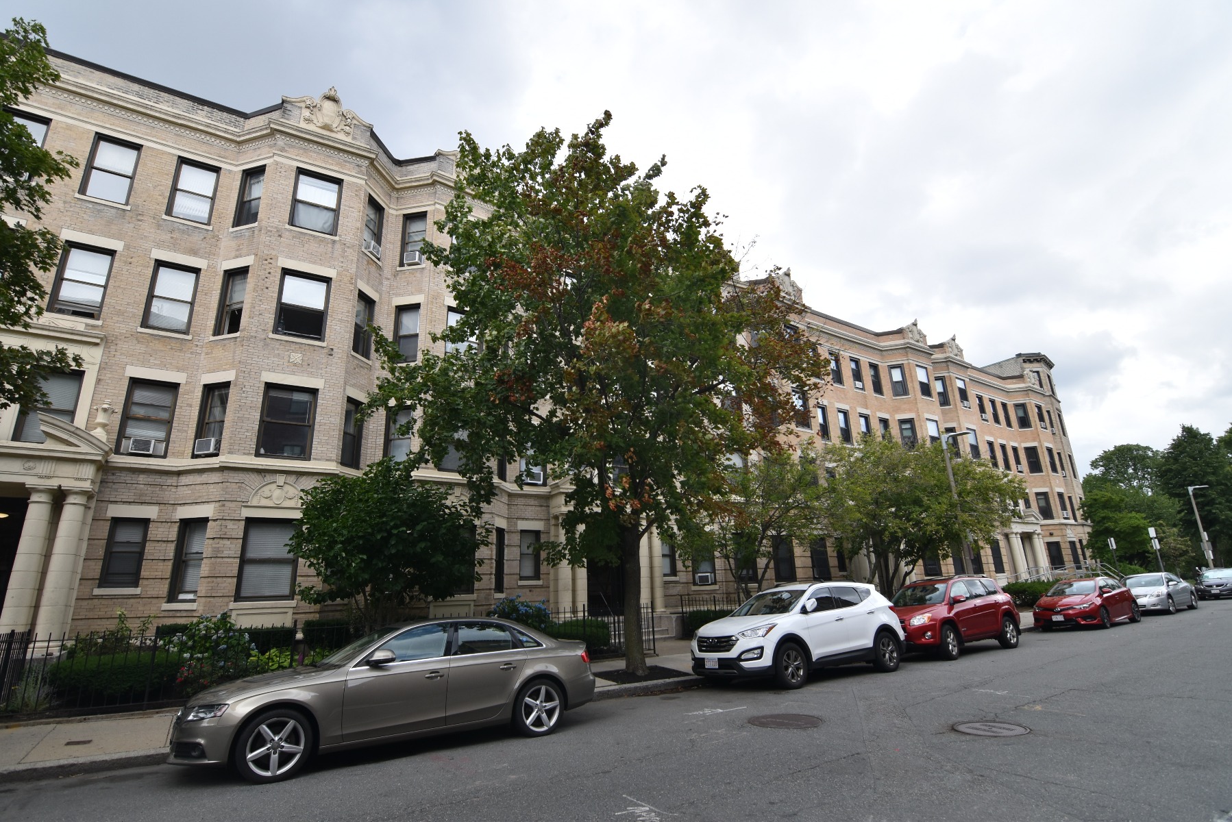 124 Peterborough St, Fenway