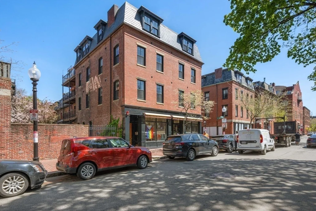 39 Clarendon St, South End