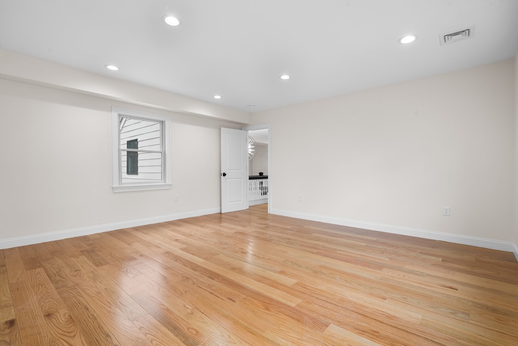 653 Chestnut St, Newton